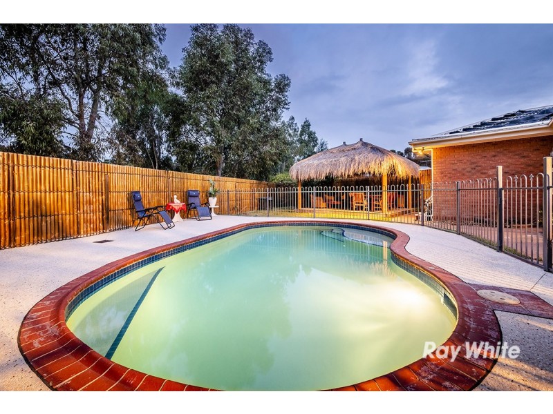 8 Foxglove Court, Cranbourne North VIC 3977