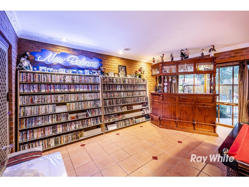 8 Foxglove Court, Cranbourne North VIC 3977