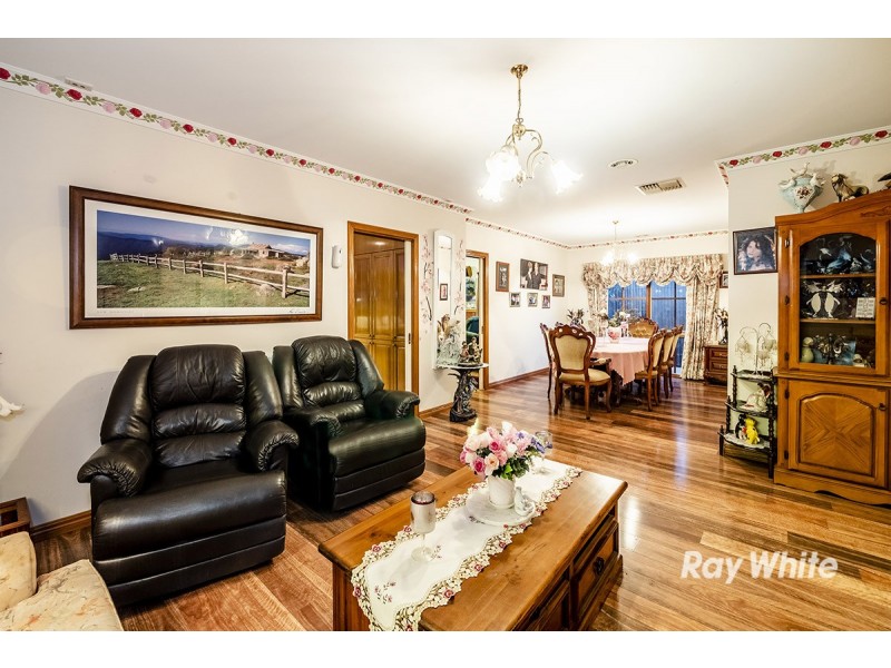 8 Foxglove Court, Cranbourne North VIC 3977