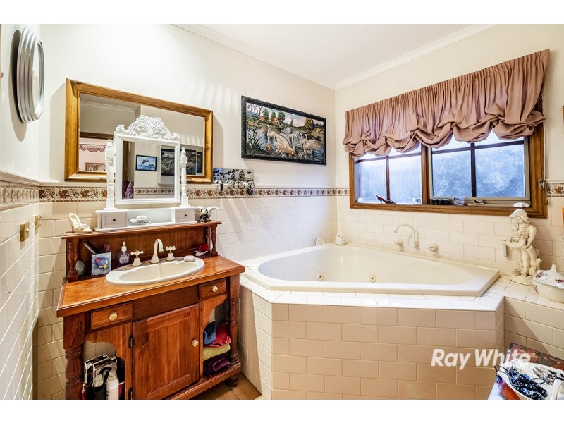 8 Foxglove Court, Cranbourne North VIC 3977