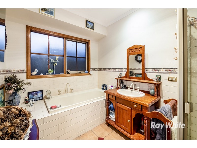 8 Foxglove Court, Cranbourne North VIC 3977