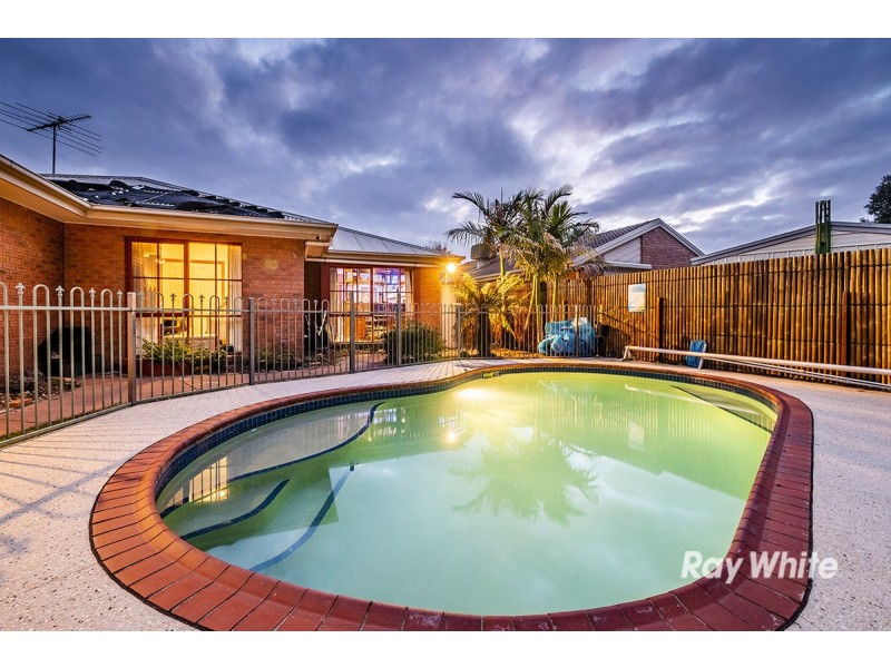 8 Foxglove Court, Cranbourne North VIC 3977