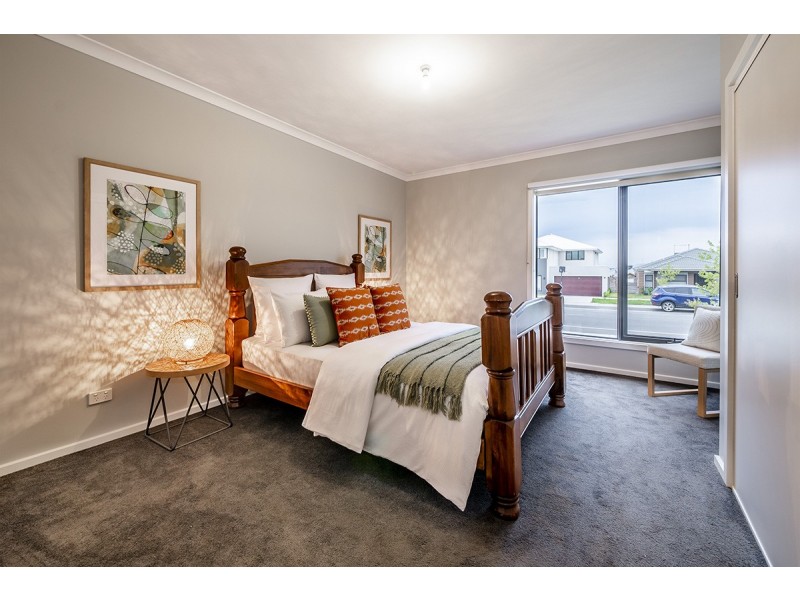 54 Como Parade, Clyde North VIC 3978