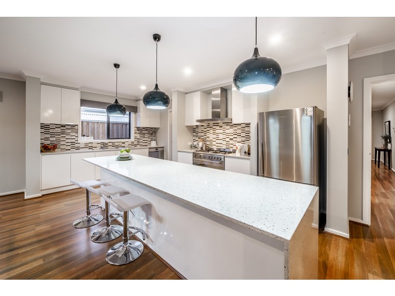 54 Como Parade, Clyde North VIC 3978