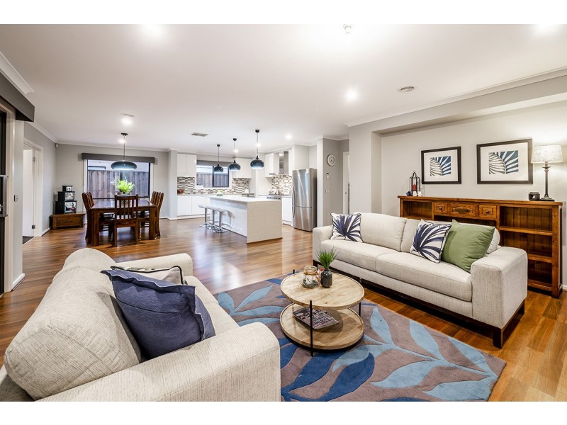 54 Como Parade, Clyde North VIC 3978