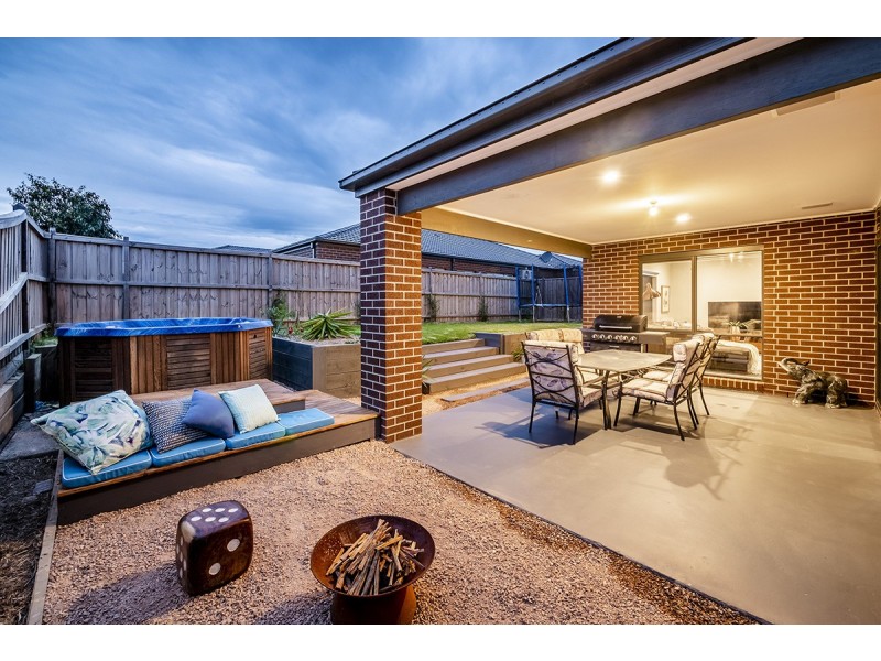 54 Como Parade, Clyde North VIC 3978