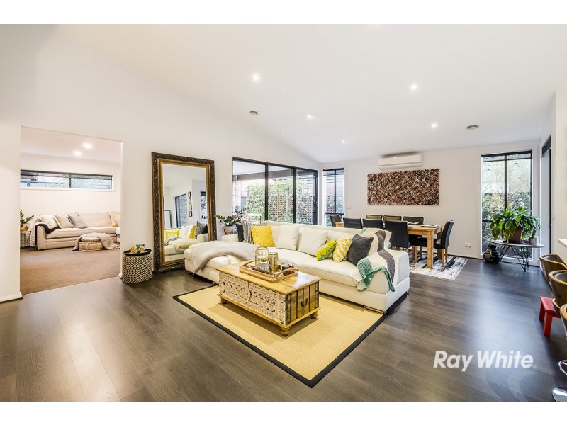 12 Ventasso Street, Clyde North VIC 3978