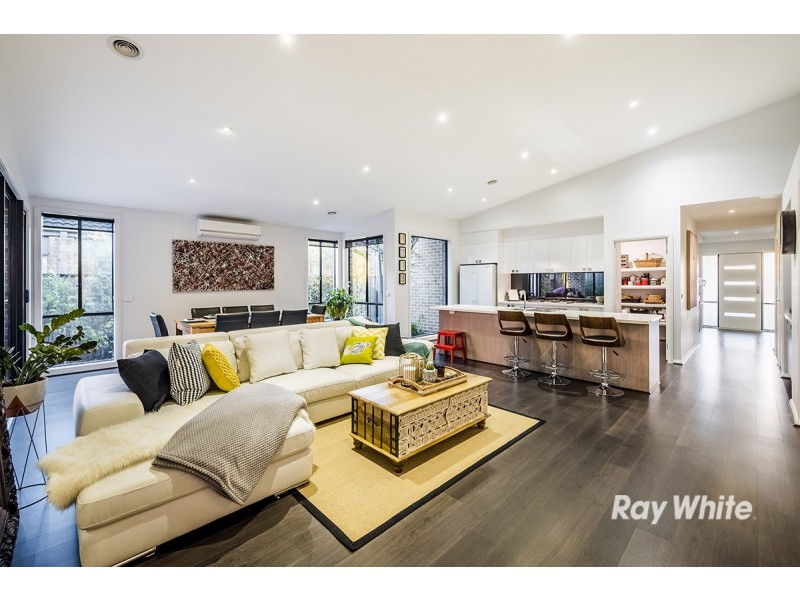 12 Ventasso Street, Clyde North VIC 3978