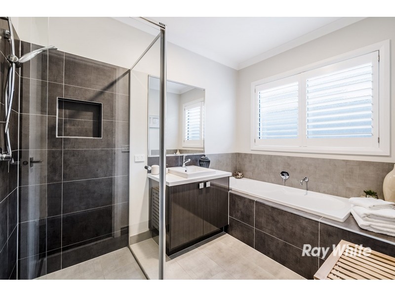 12 Ventasso Street, Clyde North VIC 3978