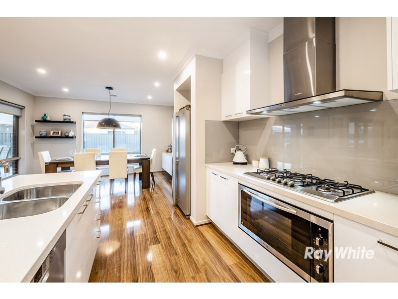 27 Fortuna Crescent, Cranbourne West VIC 3977