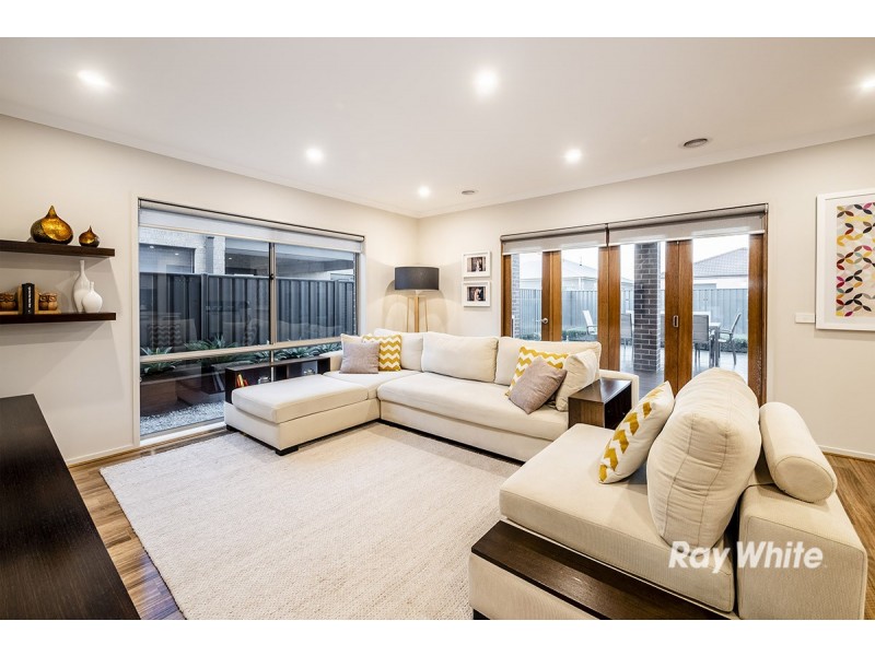 27 Fortuna Crescent, Cranbourne West VIC 3977