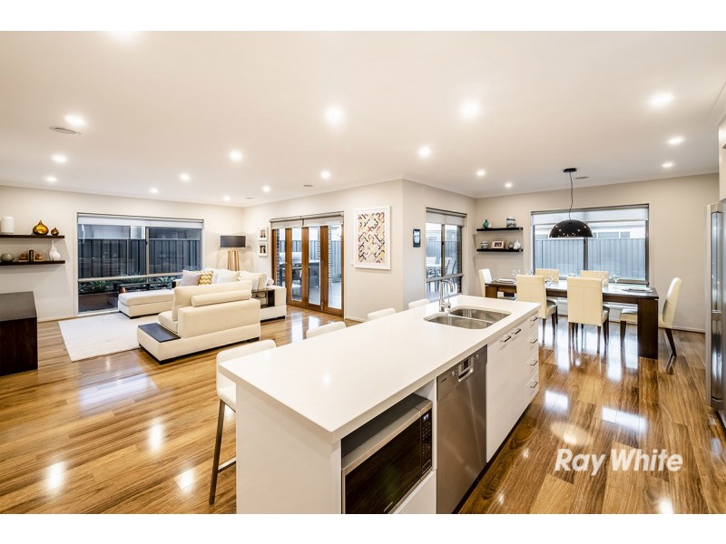 27 Fortuna Crescent, Cranbourne West VIC 3977