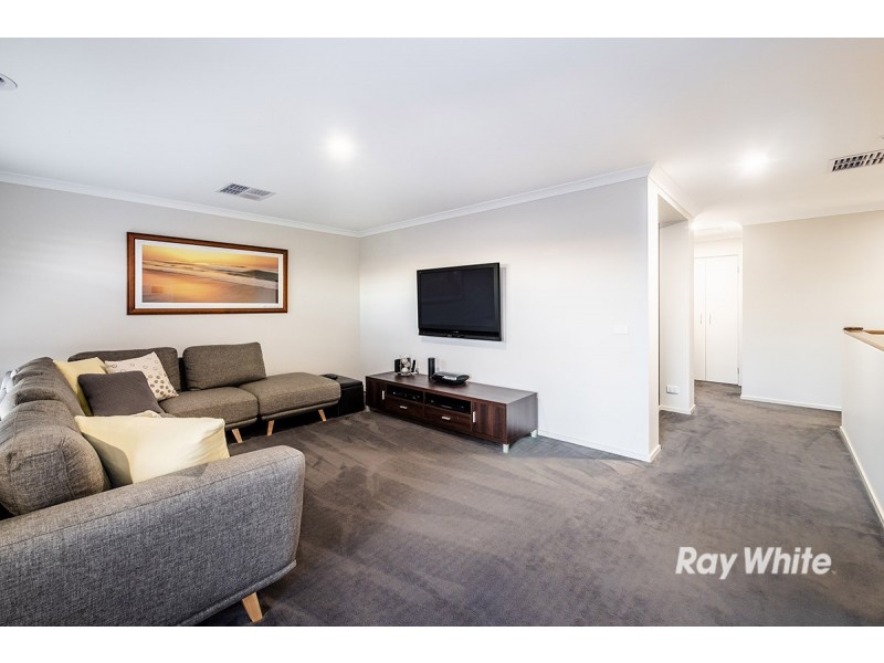 27 Fortuna Crescent, Cranbourne West VIC 3977