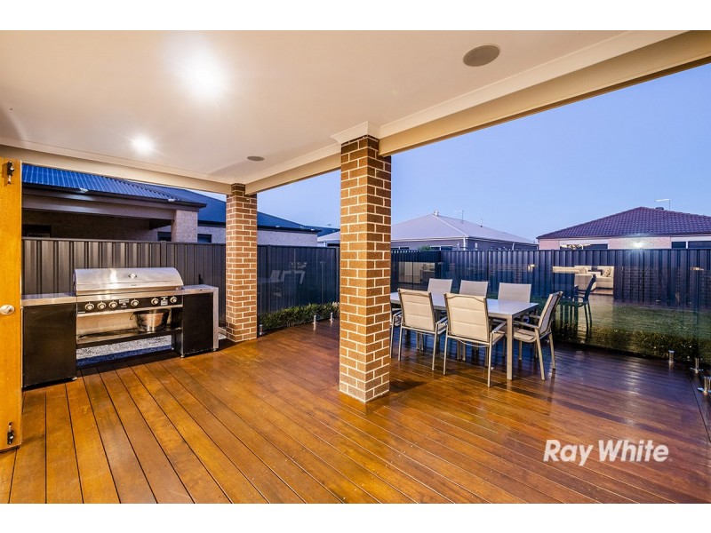 27 Fortuna Crescent, Cranbourne West VIC 3977