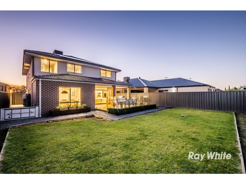 27 Fortuna Crescent, Cranbourne West VIC 3977
