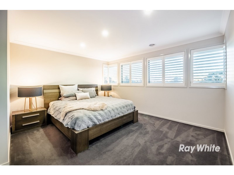 27 Fortuna Crescent, Cranbourne West VIC 3977