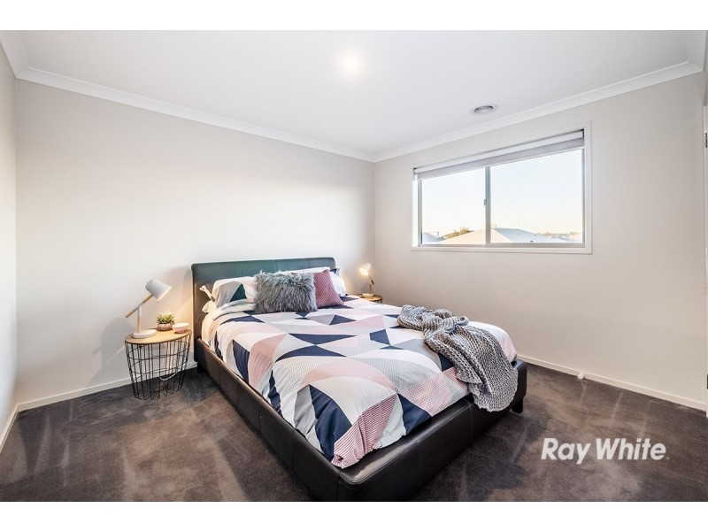 27 Fortuna Crescent, Cranbourne West VIC 3977