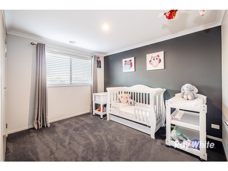 27 Fortuna Crescent, Cranbourne West VIC 3977