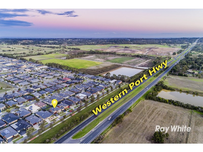 27 Fortuna Crescent, Cranbourne West VIC 3977