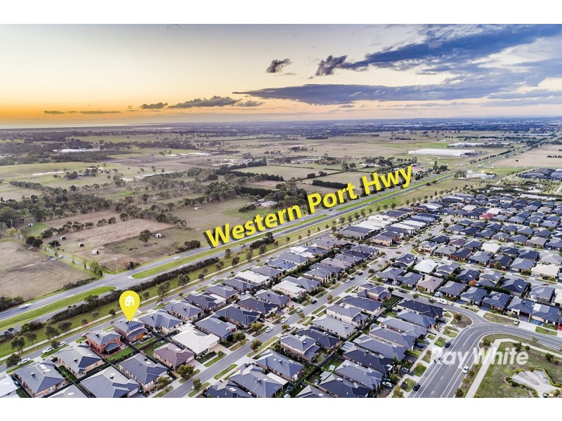 27 Fortuna Crescent, Cranbourne West VIC 3977