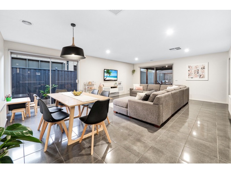 20 Ranfurlie Boulevard, Cranbourne West VIC 3977