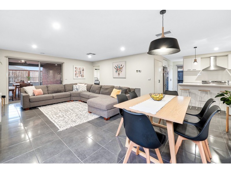 20 Ranfurlie Boulevard, Cranbourne West VIC 3977