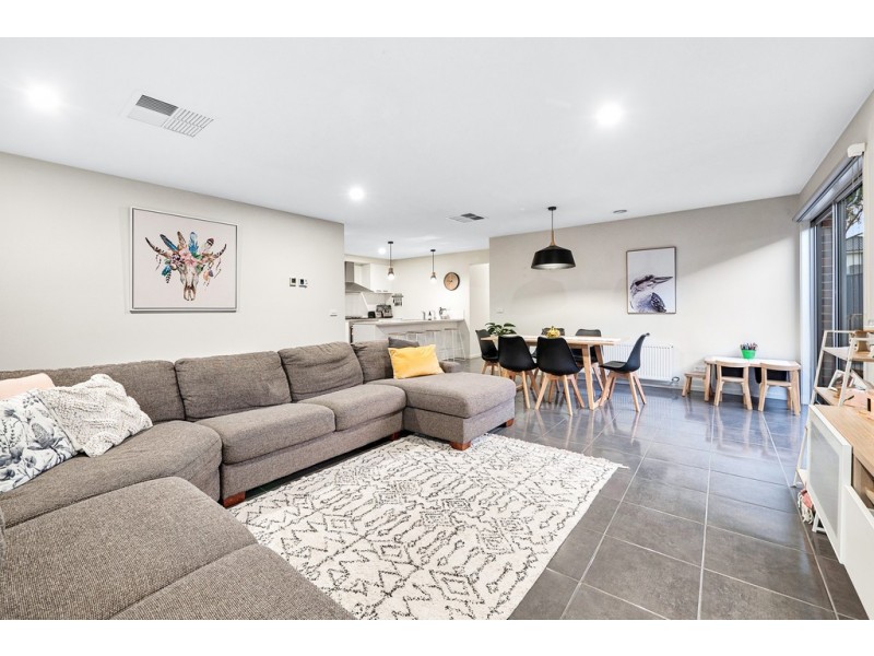 20 Ranfurlie Boulevard, Cranbourne West VIC 3977