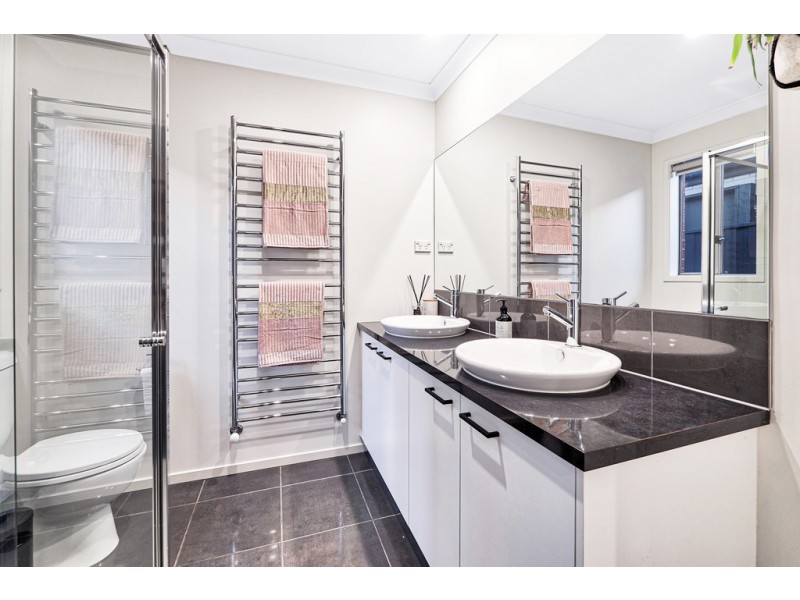 20 Ranfurlie Boulevard, Cranbourne West VIC 3977