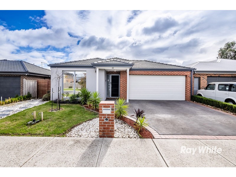 42 Quarters Boulevard, Cranbourne West VIC 3977
