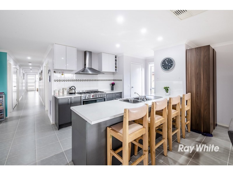 42 Quarters Boulevard, Cranbourne West VIC 3977