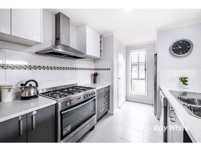 42 Quarters Boulevard, Cranbourne West VIC 3977