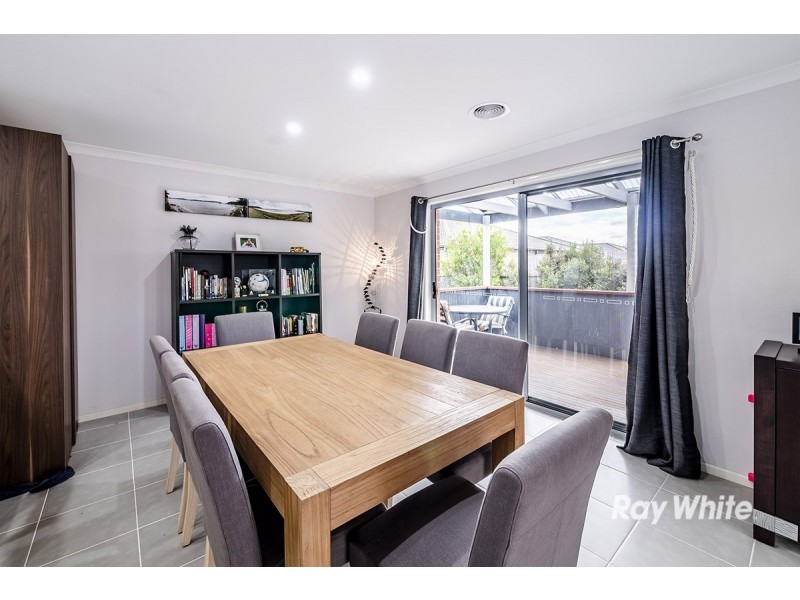 42 Quarters Boulevard, Cranbourne West VIC 3977