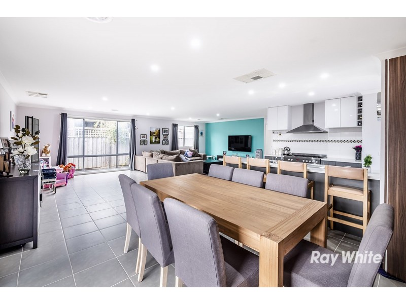 42 Quarters Boulevard, Cranbourne West VIC 3977