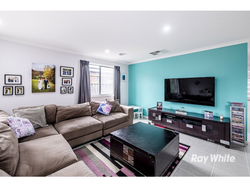 42 Quarters Boulevard, Cranbourne West VIC 3977