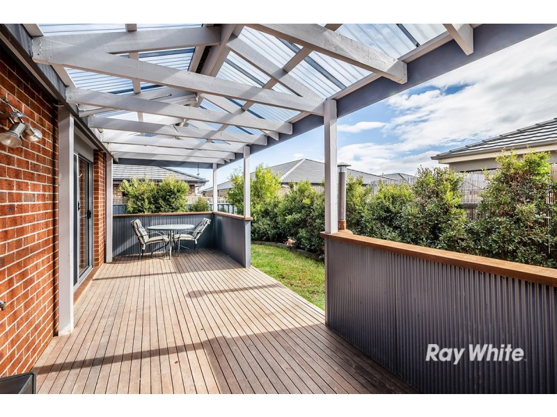 42 Quarters Boulevard, Cranbourne West VIC 3977