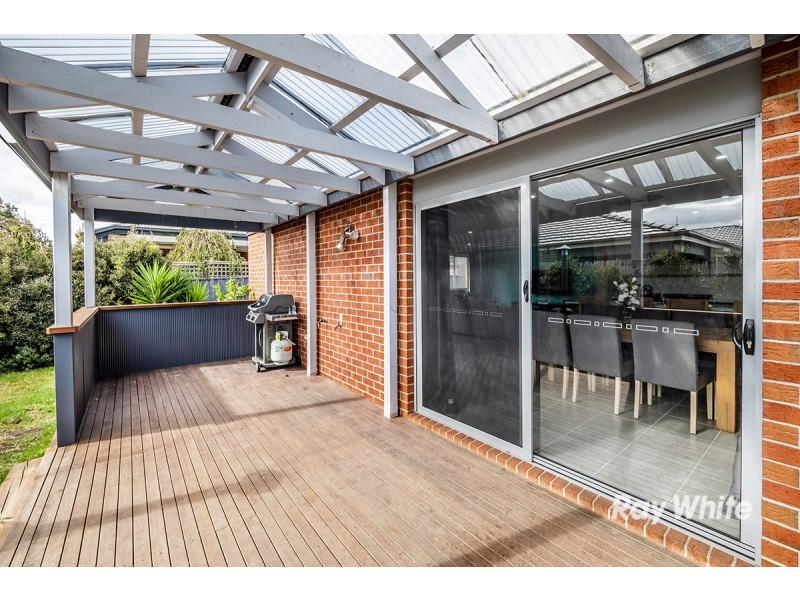 42 Quarters Boulevard, Cranbourne West VIC 3977