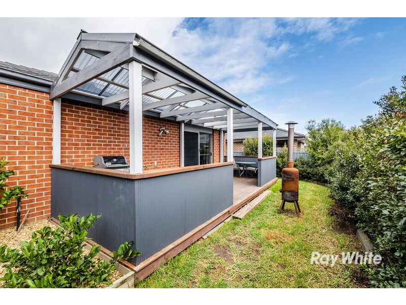 42 Quarters Boulevard, Cranbourne West VIC 3977