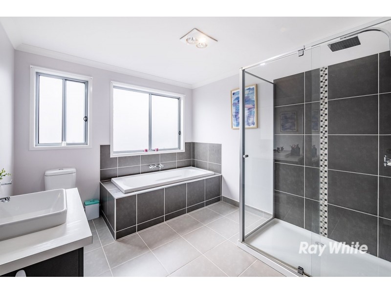 42 Quarters Boulevard, Cranbourne West VIC 3977