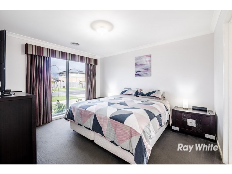 42 Quarters Boulevard, Cranbourne West VIC 3977