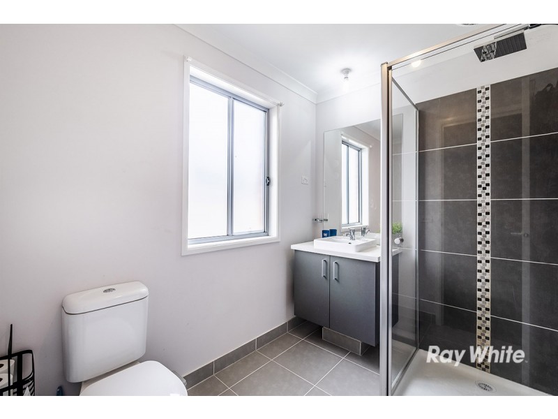 42 Quarters Boulevard, Cranbourne West VIC 3977