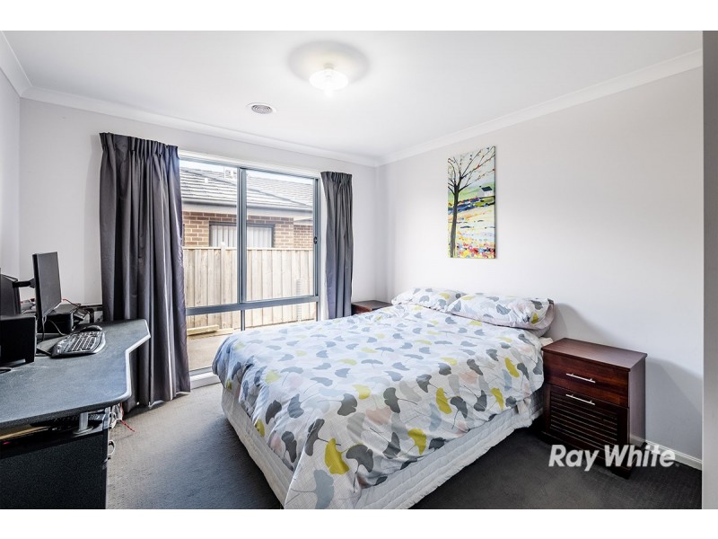42 Quarters Boulevard, Cranbourne West VIC 3977