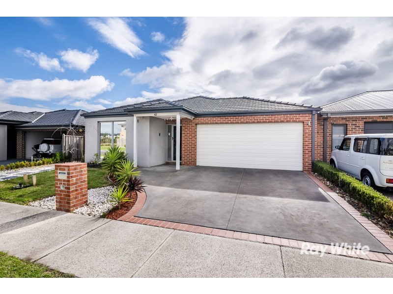42 Quarters Boulevard, Cranbourne West VIC 3977