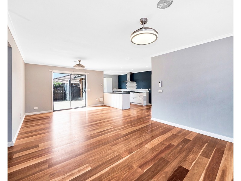 3 Maureen Close, Cranbourne West VIC 3977