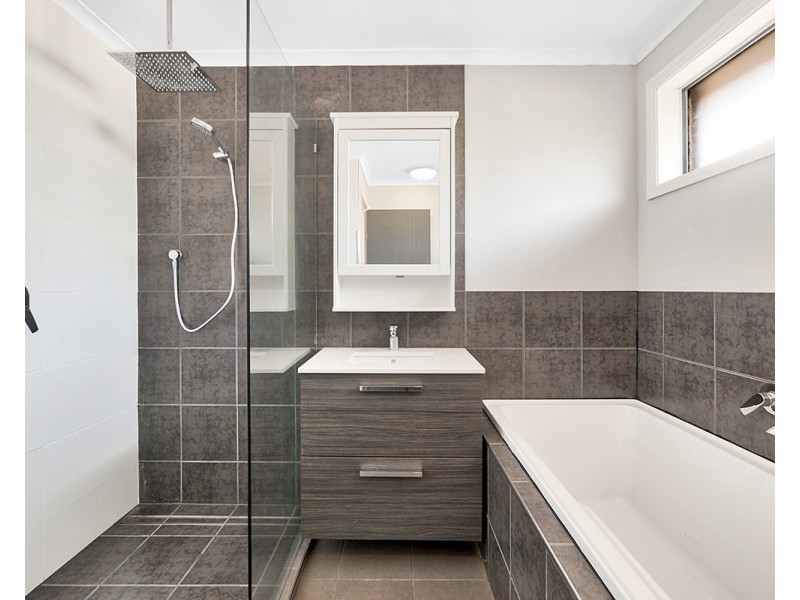 3 Maureen Close, Cranbourne West VIC 3977