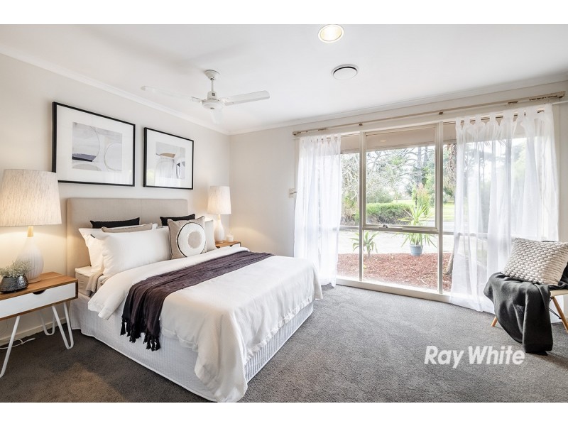 72 Lesdon Avenue, Cranbourne VIC 3977