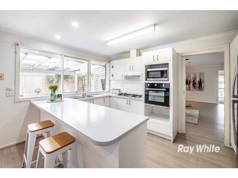 72 Lesdon Avenue, Cranbourne VIC 3977