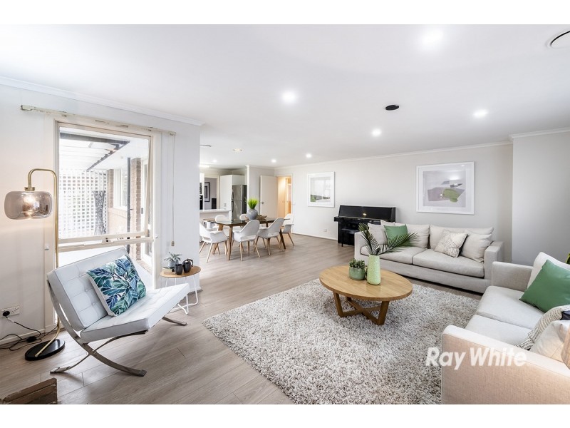 72 Lesdon Avenue, Cranbourne VIC 3977