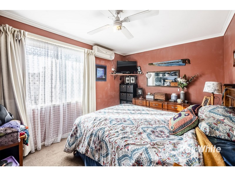 28 Valepark Crescent, Cranbourne VIC 3977