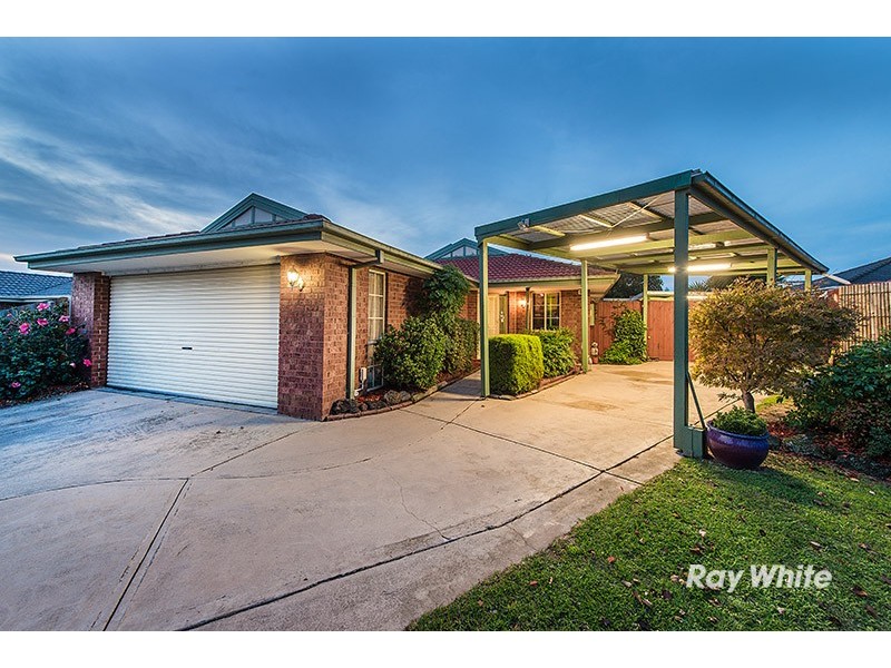 19 Carey Street, Cranbourne North VIC 3977