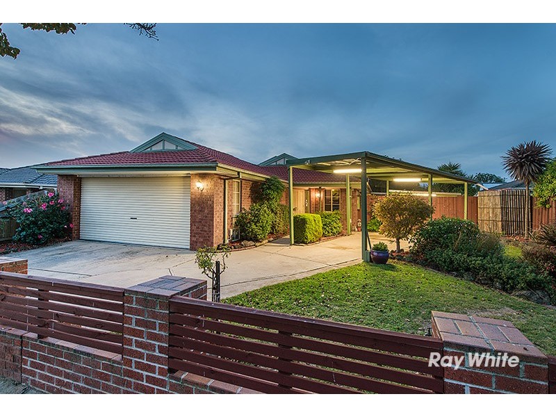 19 Carey Street, Cranbourne North VIC 3977